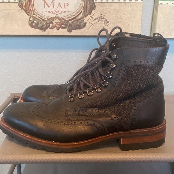 Men’s, shearling lined, leather, lace up Frye boots never worn. - Picture 3 of 7